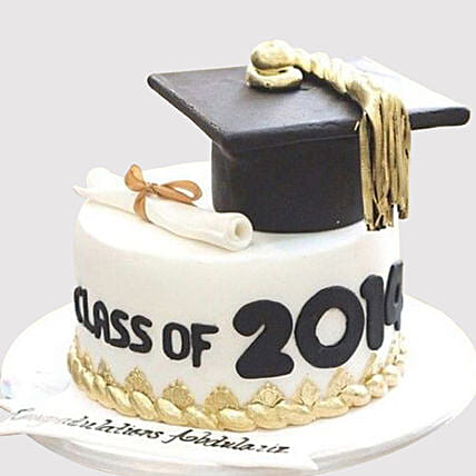 graduation fondant cake